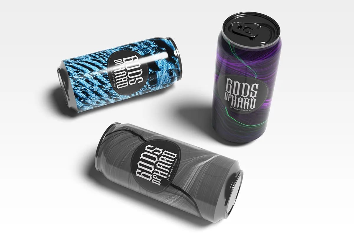 Latas de bebida energética del festival de techno Gods of Hard tumbadas sobre fondo claro, de Álvaro Fernández Cerón, alumno de Diseño Gráfico y Motion Graphics en TRAZOS