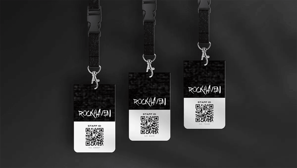 Acreditaciones de staff de RockHaven con cordón y código QR, de Verónica Guzmán, alumna de Diseño Gráfico y Motion Graphics en TRAZOS