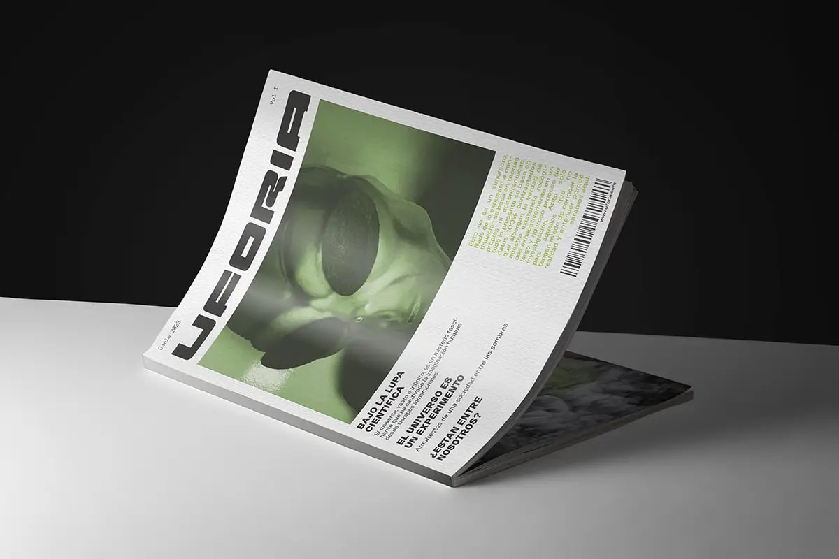 Portada de la revista UFORIA con un alien verde en mockup de pie, de Lucía González Alonso, alumna de Diseño Gráfico y Motion Graphics en TRAZOS
