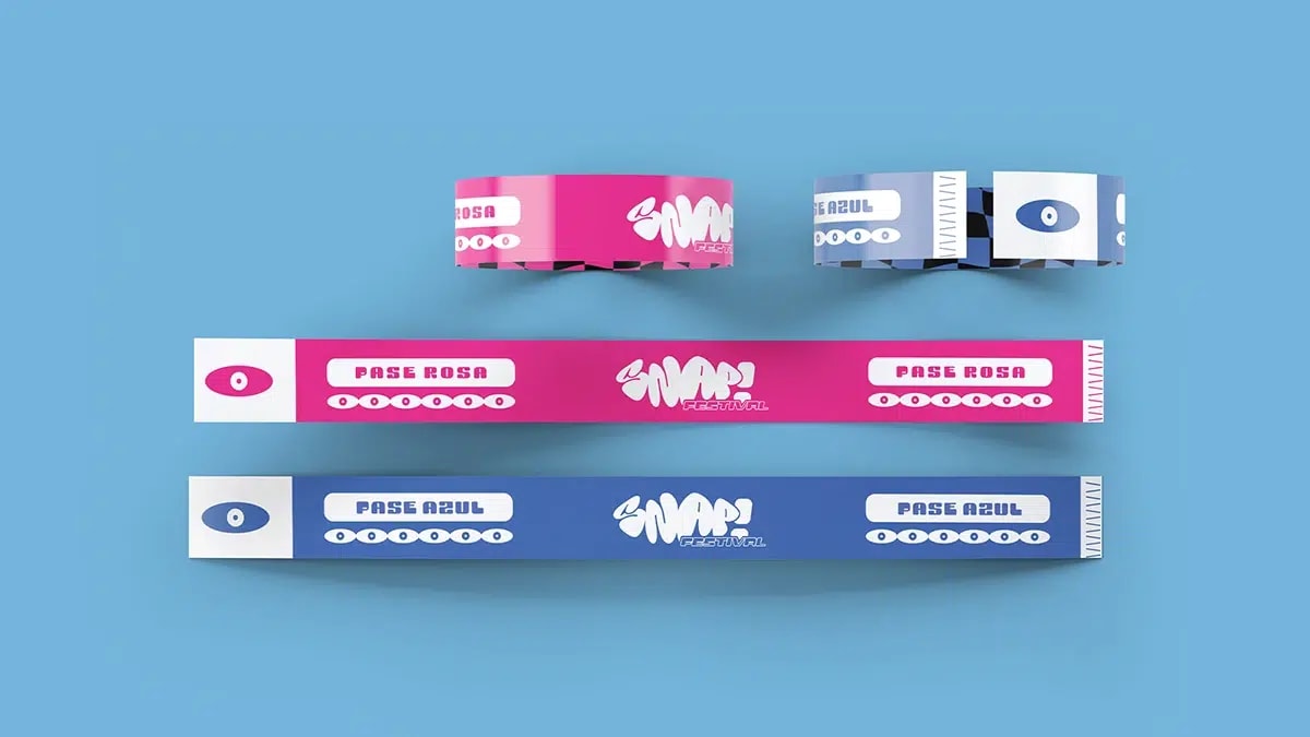 Pulseras de acceso rosa y azul del Snap! Festival, de Gabriel Navacerrada, alumno de Diseño Gráfico y Motion Graphics en TRAZOS