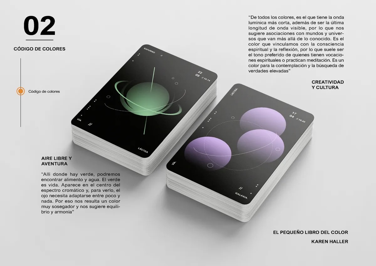 Dos mazos de cartas BigPlans con ilustraciones de Saturno y esferas moradas y su significado de color, de Marta Gil García, alumna de Diseño Gráfico y Motion Graphics en TRAZOS