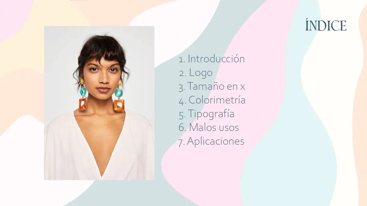 Página de índice del manual de marca Atypical con retrato y formas organicas pastel, de Alexandra Ortiz de Foronda, alumna de Diseño Gráfico y Motion Graphics en TRAZOS