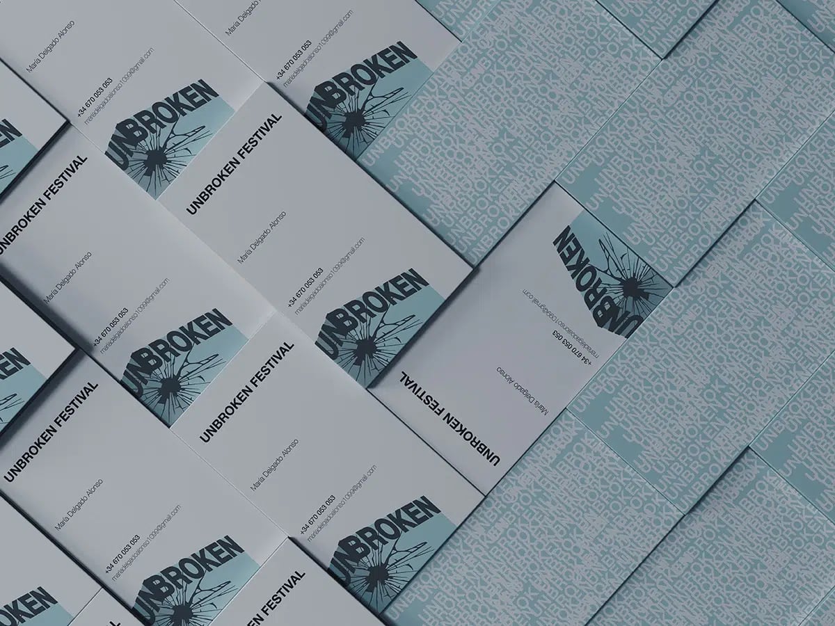 Papelería del Unbroken Festival dispuesta en patrón con logotipo de cristal roto, de María Delgado, alumna de Diseño Gráfico y Motion Graphics en TRAZOS