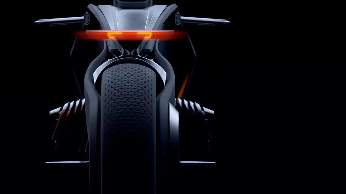 Render trasero de una motocicleta futurista con piloto led sobre fondo negro, de Santi Bonet, alumno de 3D · Modelado y Animación en TRAZOS
