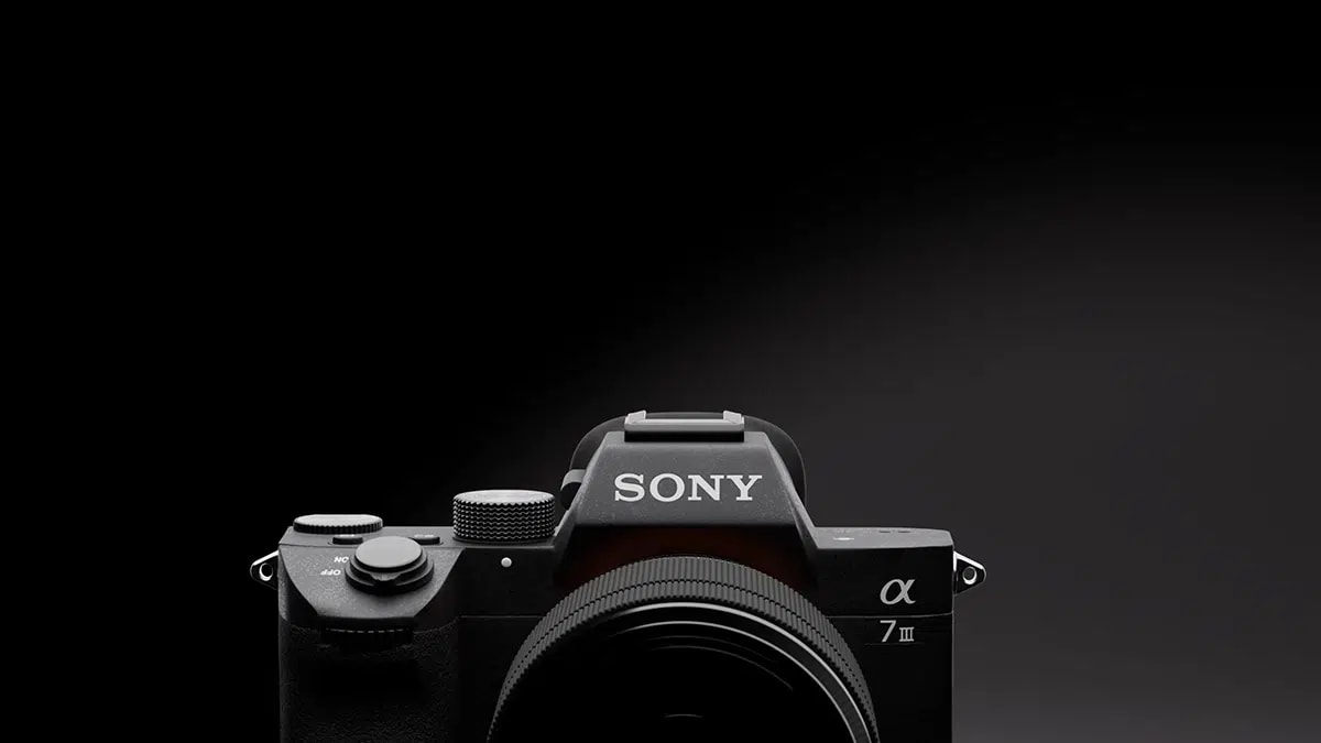 Render frontal de una cámara Sony Alpha 7 III con objetivo sobre fondo negro, de Diego Vargas Vargas, alumno de 3D · Modelado y Animación en TRAZOS