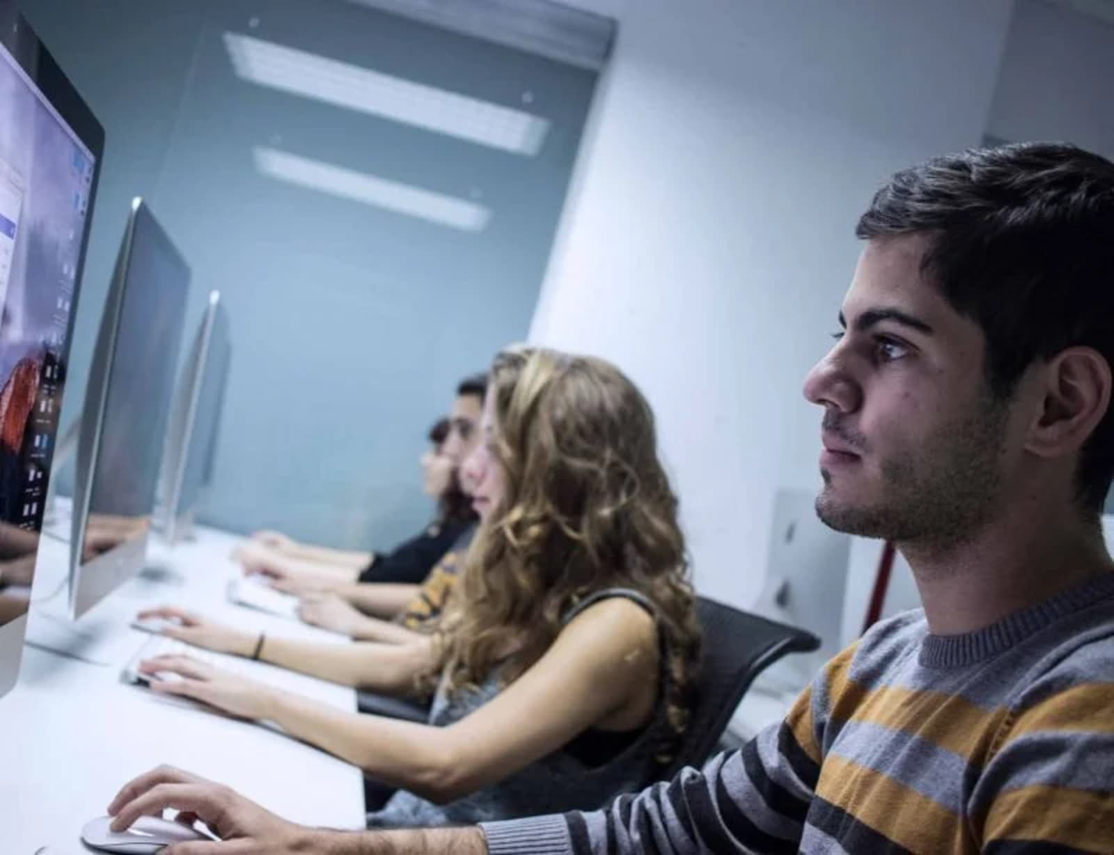 Portada del artículo «Trazos, escuela certificada por los grandes fabricantes de software» del blog de TRAZOS