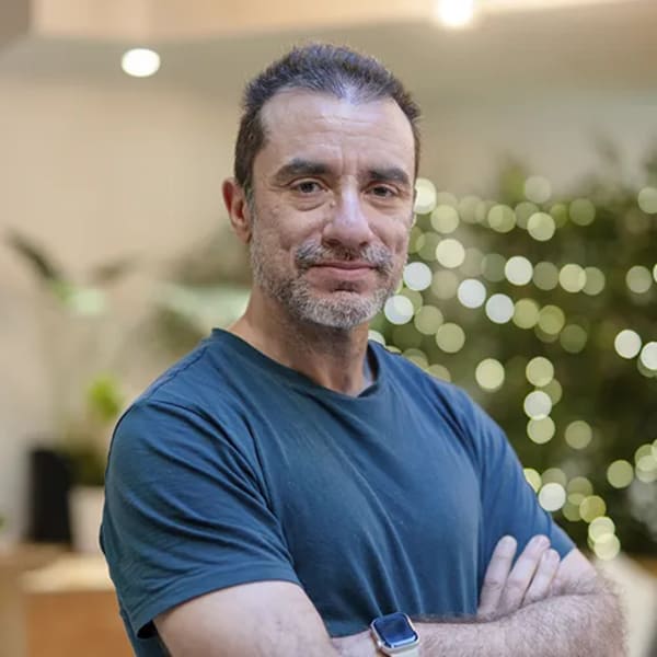 Retrato de Luis Tomás, profesor en TRAZOS