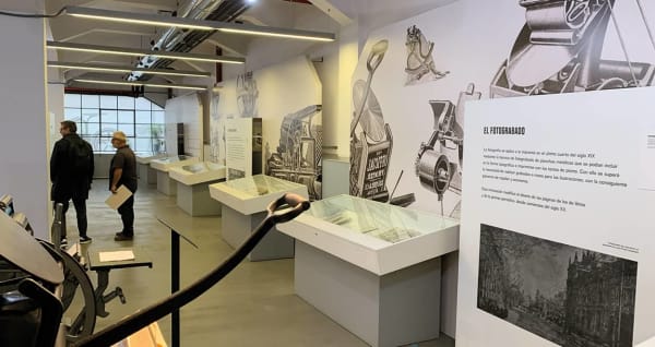 ¡Nuestros alumnos de Dirección de Arte visitan la imprenta!