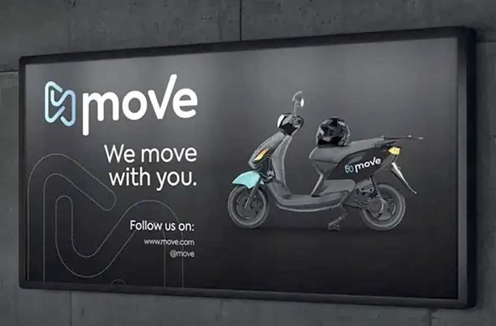 Valla publicitaria de la marca de scooters Move con el lema We move with you, evaluación y análisis de campañas, módulo del Máster Avanzado en Dirección de Arte y Creatividad de TRAZOS, escuela de arte digital en Madrid