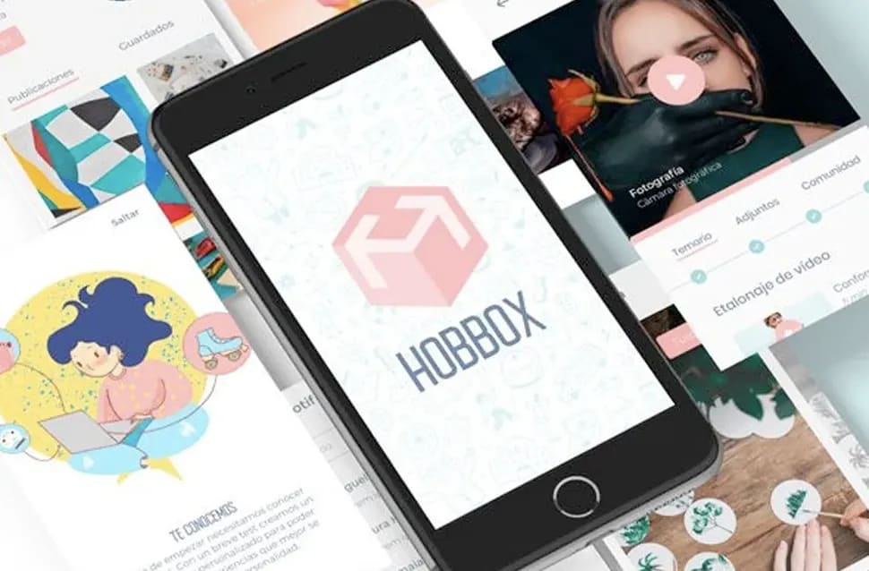 App 'HOBBOX' en un móvil rodeada de pantallas de interfaz e ilustraciones, fase de research UX, módulo del Máster en UX/UI de TRAZOS, escuela de arte digital en Madrid