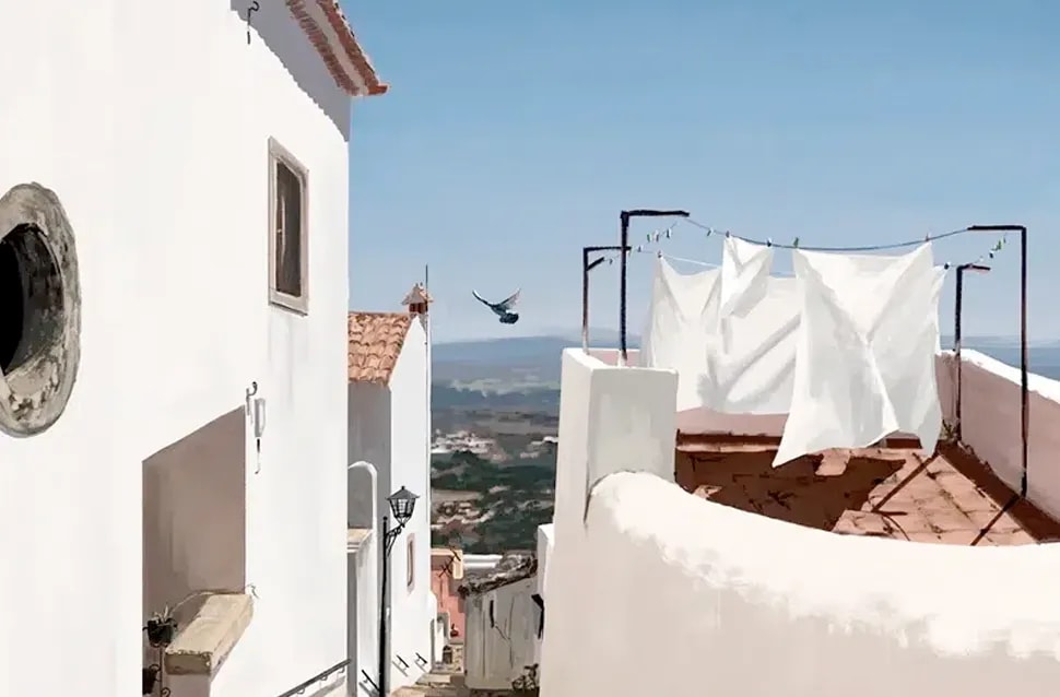 Ilustración de un pueblo mediterráneo blanco con una terraza con sábanas tendidas y un pájaro volando sobre las colinas, módulo de la Doble Carrera en Ilustración, Concept Art, 3D y Animación de TRAZOS, escuela de arte digital en Madrid