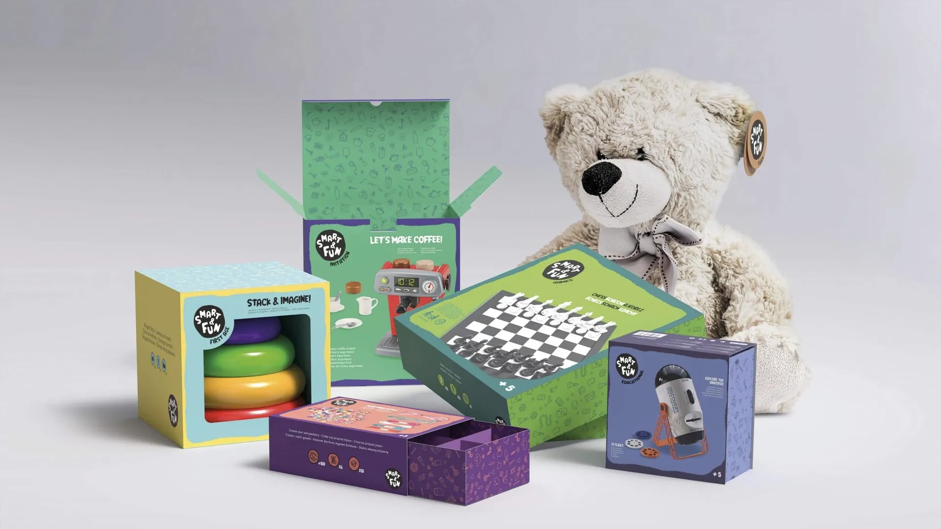 Diseño de packaging de la línea de juguetes educativos Smart & Fun, premiado en los Pentawards 2024, trabajo de Iván Carnero, profesor de Diseño Gráfico de TRAZOS, escuela de arte digital en Madrid