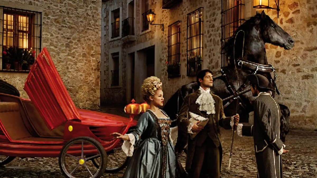 Fotograma final de la campaña de Loterías y Apuestas del Estado con una escena de época y un carruaje rojo, trabajo de José Antonio Casal, profesor de Concept Art e Ilustración de TRAZOS, escuela de arte digital en Madrid