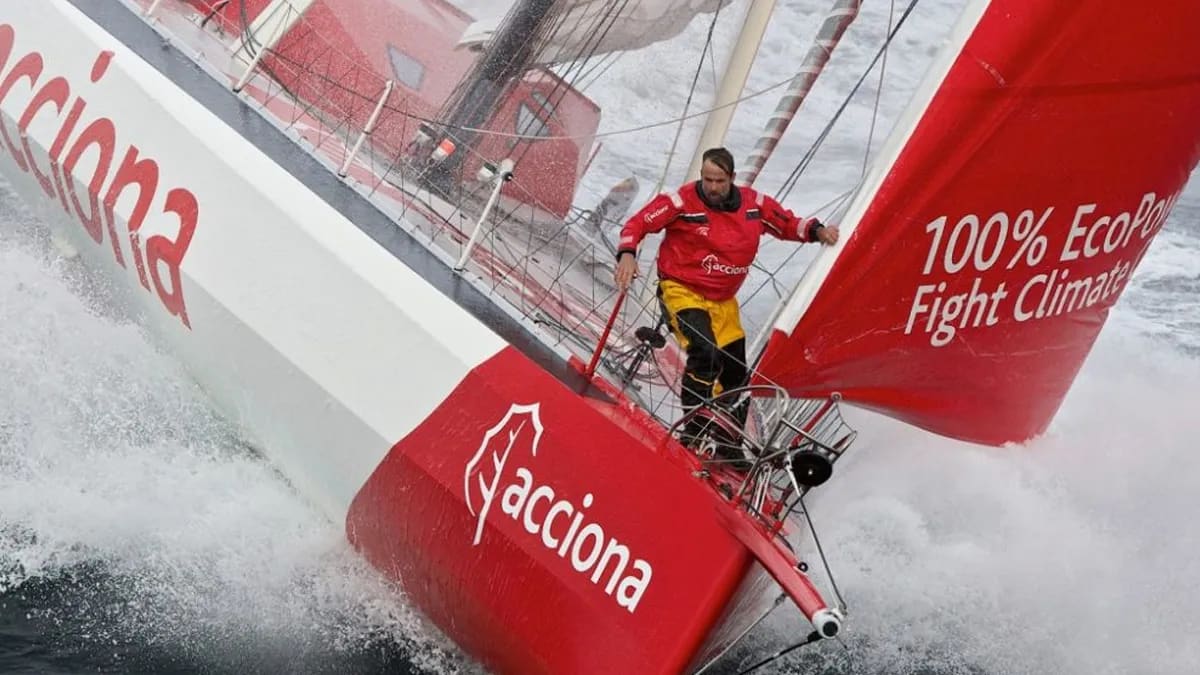Fotografía retocada del velero de competición Acciona navegando, trabajo de Rafael Quílez, profesor de Retoque Digital y Dirección de Arte de TRAZOS, escuela de arte digital en Madrid
