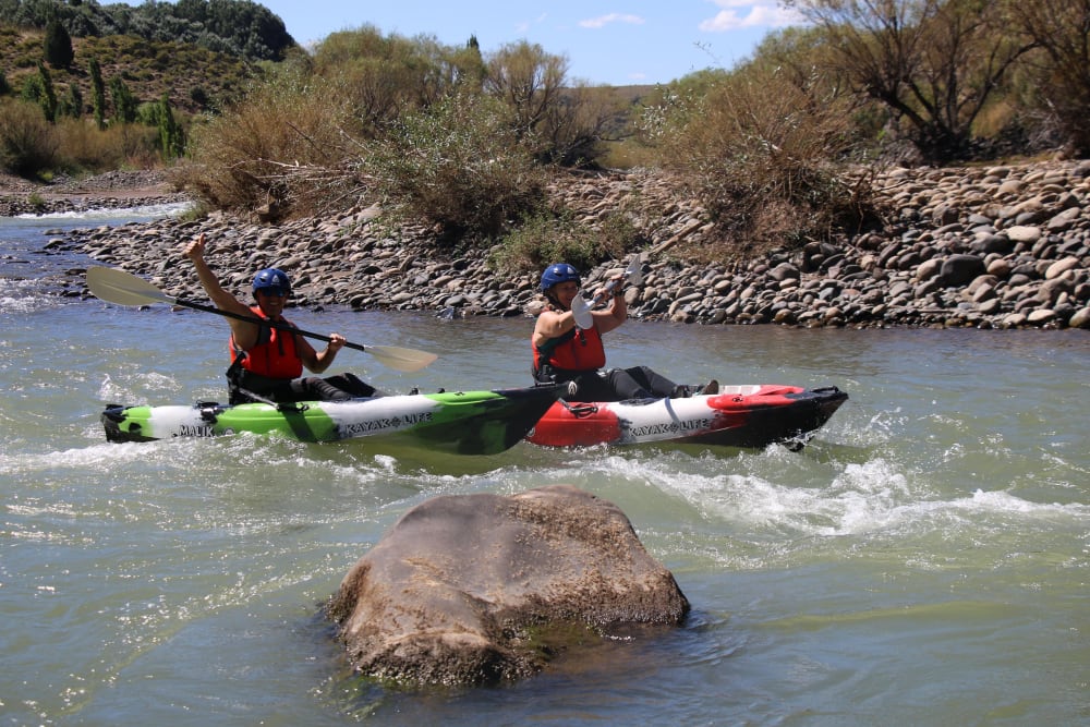 Kayak en el río Aluminé