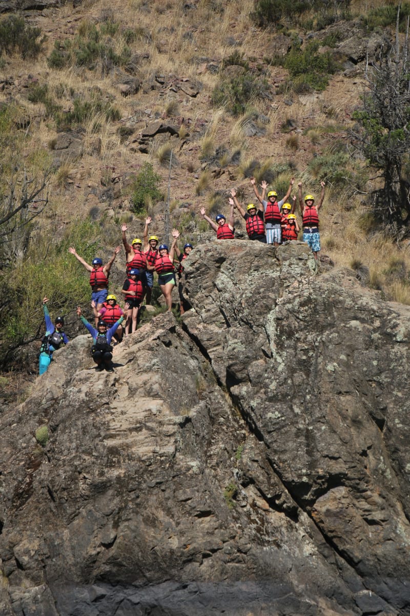 Salto de iniciacion en el río Aluminé