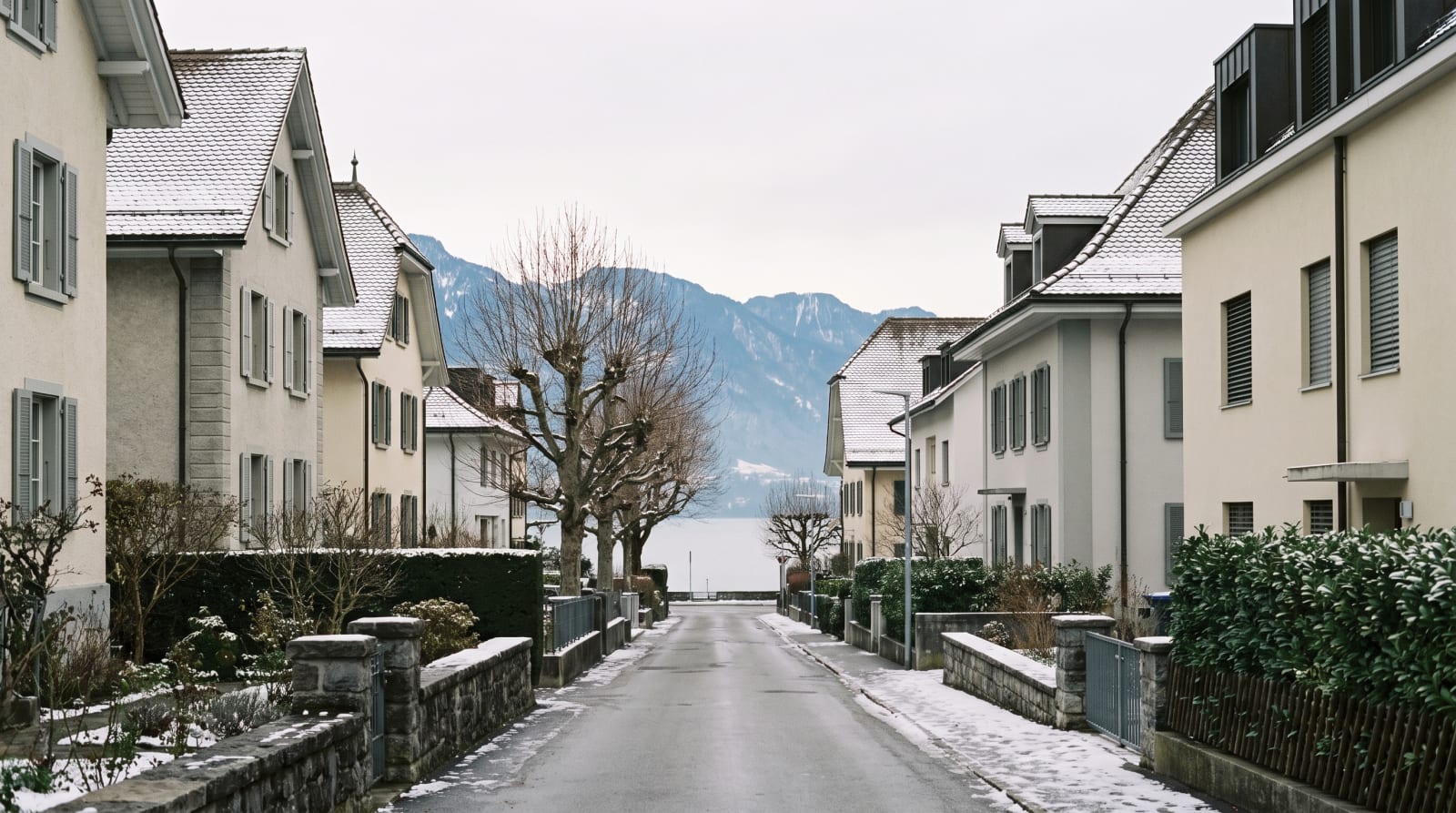 Buying Property in Zug as a Foreign National: What Lex Koller Allows