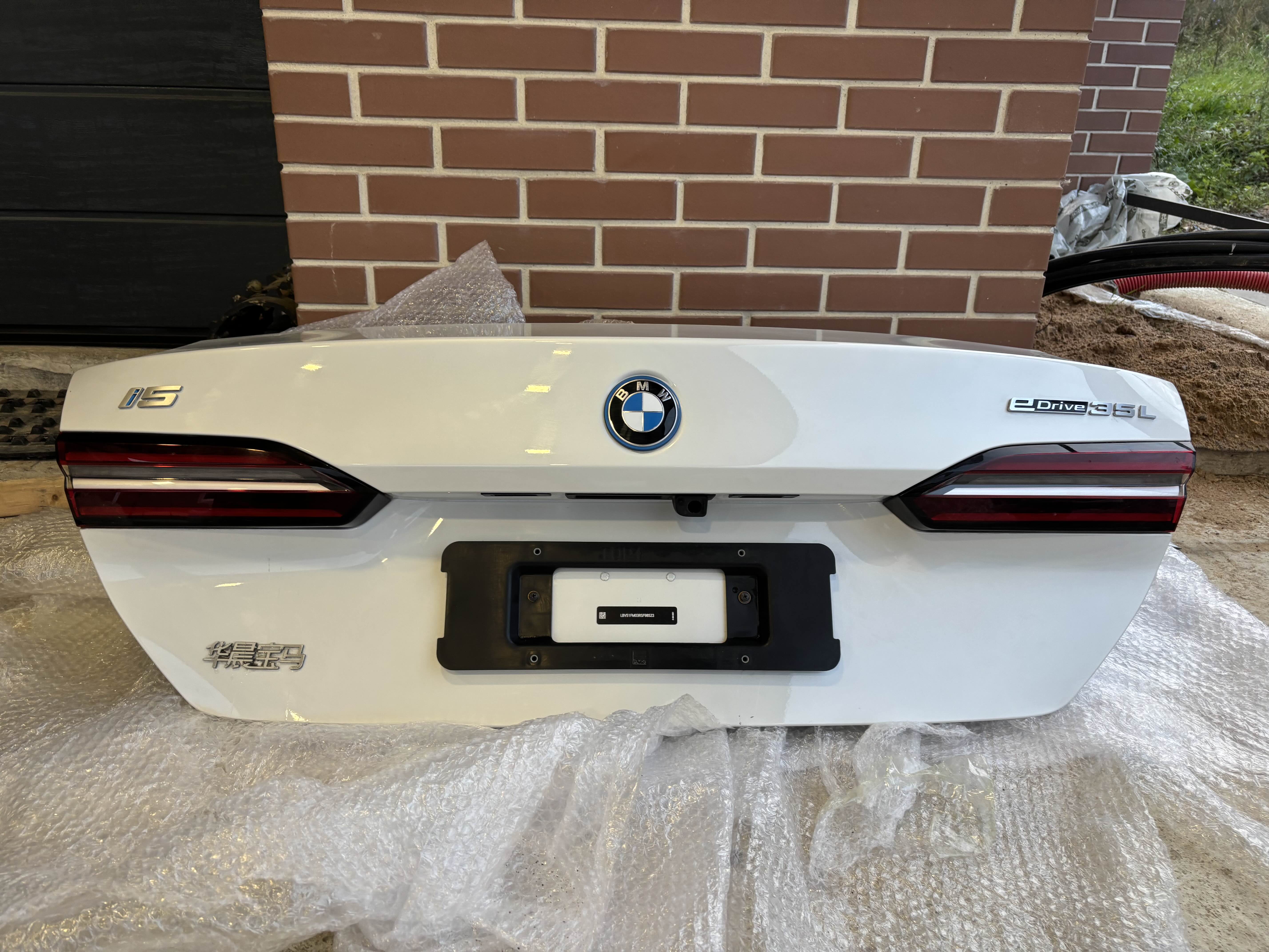 Крышка багажника BMW 5 G60 BMW Белый перламутр A96 (Mineral White Metallic) — купить б/у в Москве