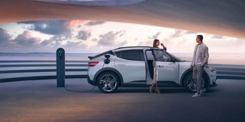 gme-charge-GV60-grey-exterior-still-people-outdoor-ocean-sideview-01-24_S-16_9