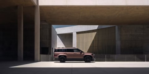 Hyundai_SantaFe_Exterior_2023_PHEV_KV_SIDE_STILL__16x9 (1)
