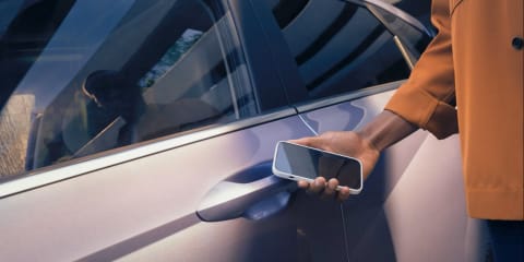 HME_SX2_EV_DIGITAL_KEY_SMARTPHONE_4x3