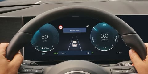 Hyundai_Tucson_PHEV_2024_Interior_07_SKV_HUD_edit_4x3