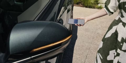 Hyundai_Tucson_PHEV_2024_Exterior_09b_SKV_DigitalKey_Open_rgb_4x3