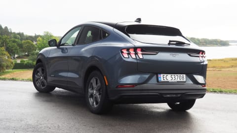 Ford-Mustang-Mach-e-X-RWD-54-2048x1152