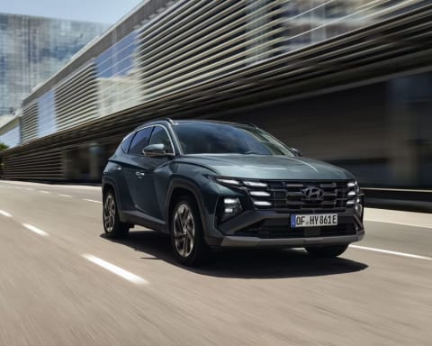HMD_Tucson_PHEV_2024_Exterior_fahren_ohne_pfeil_4x3
