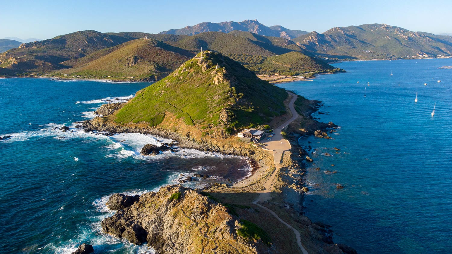 La Plage Terre Sacrée et la Pointe de la Parata