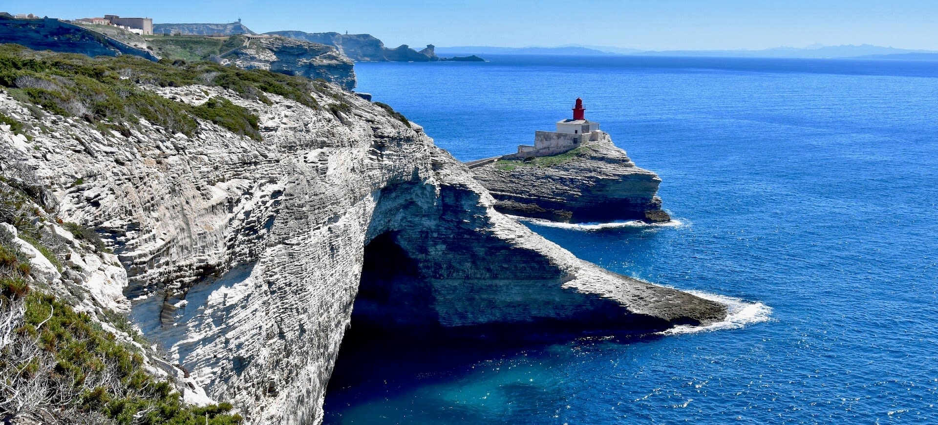 Phare de la Madonetta, Ălot de Fazzio, plage de Paragan depuis Bonifacio