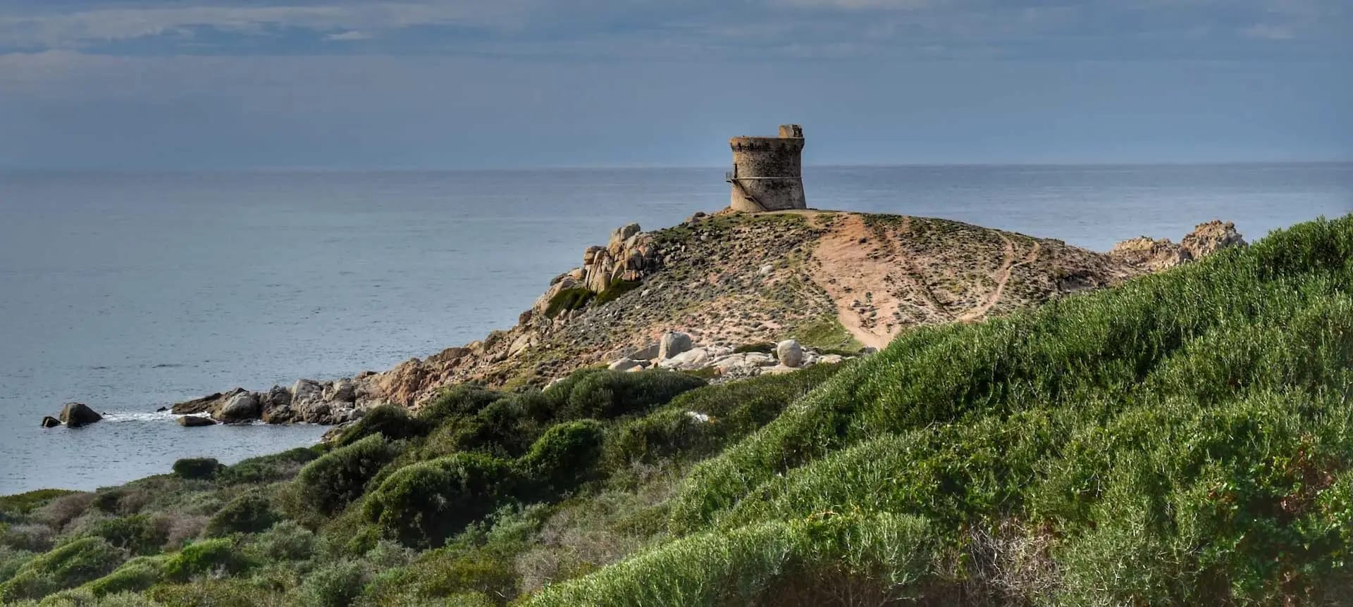 Punta d'Omigna et sa tour gĂȘnoise