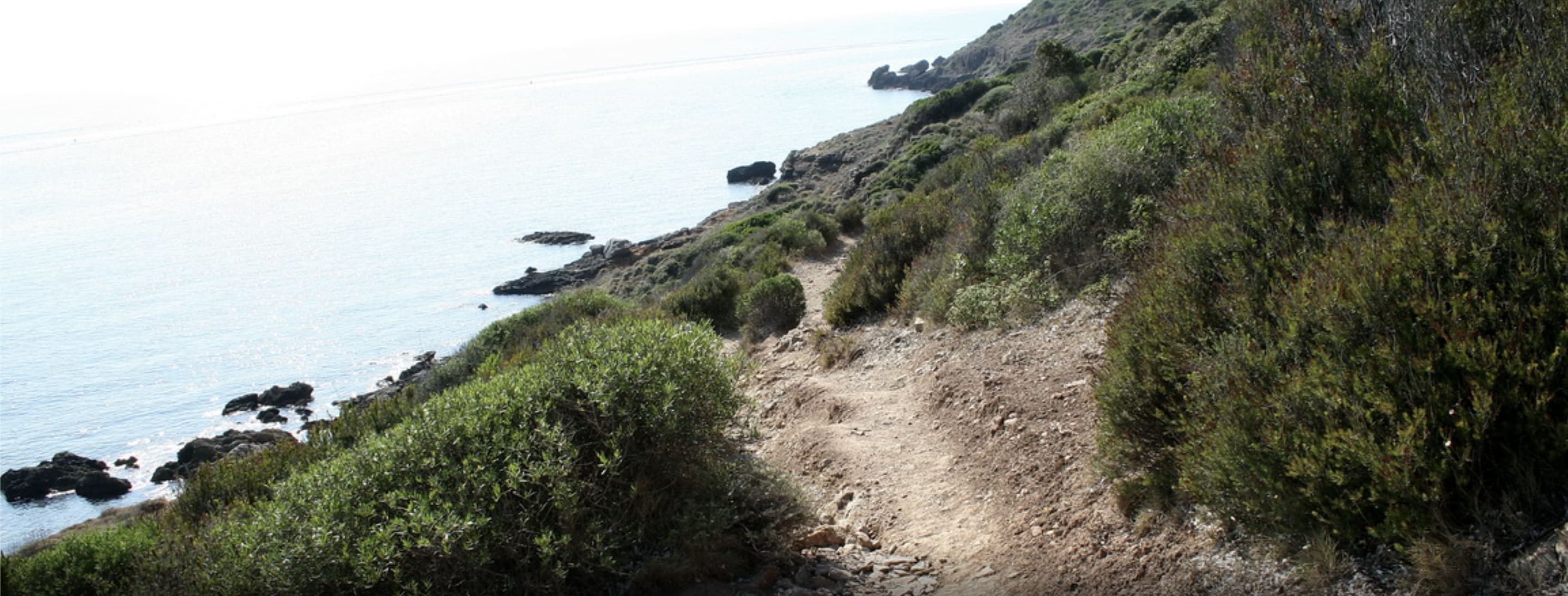 Sentier des douaniers au départ du port de Macinaggio