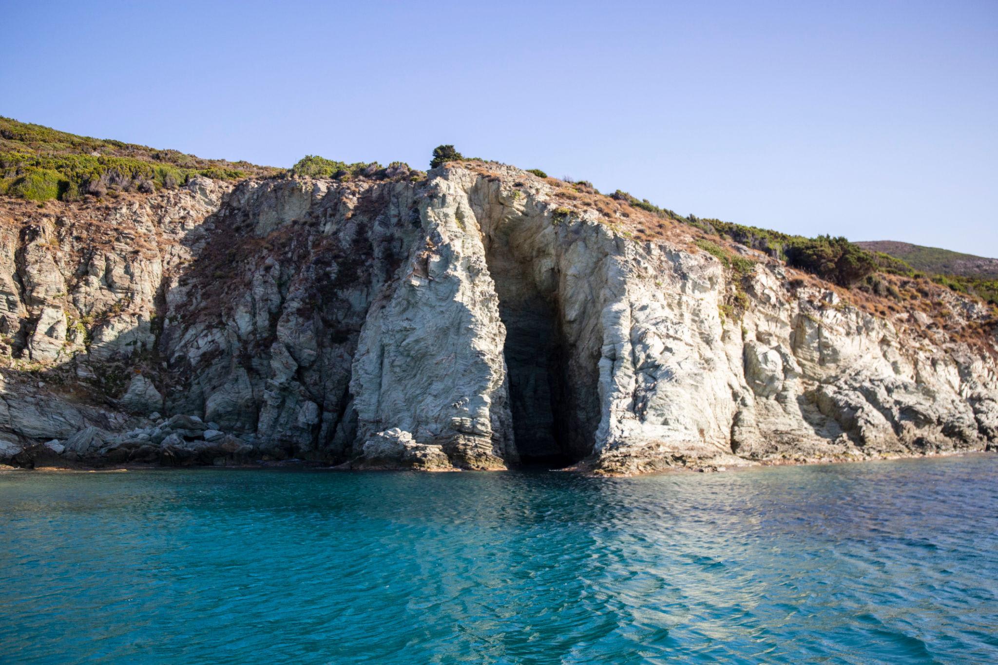 Grottes marines de la cĂŽte ouest du Cap Corse