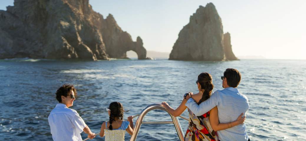Los Cabos luxury trade corridor, branded residence demand