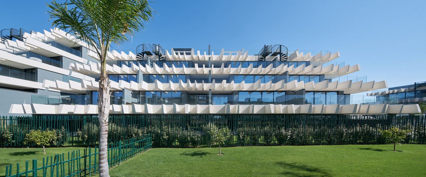 Oasis 325 exterior