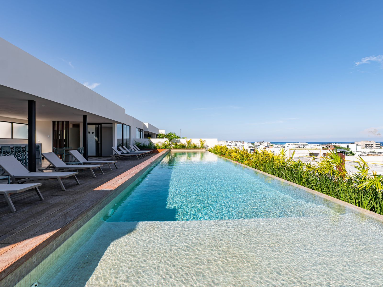 Ceiba at 25 pool and amenity deck
