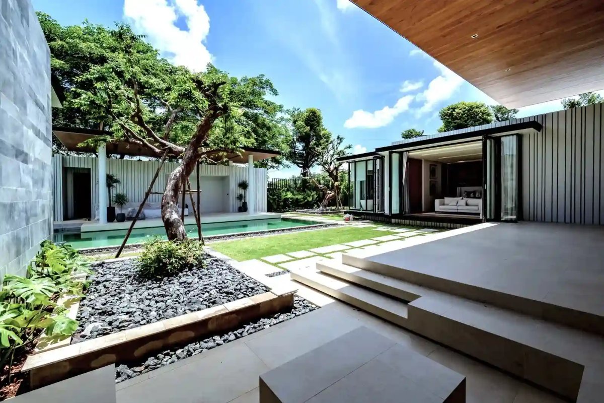 Botanica Forestique, exterior