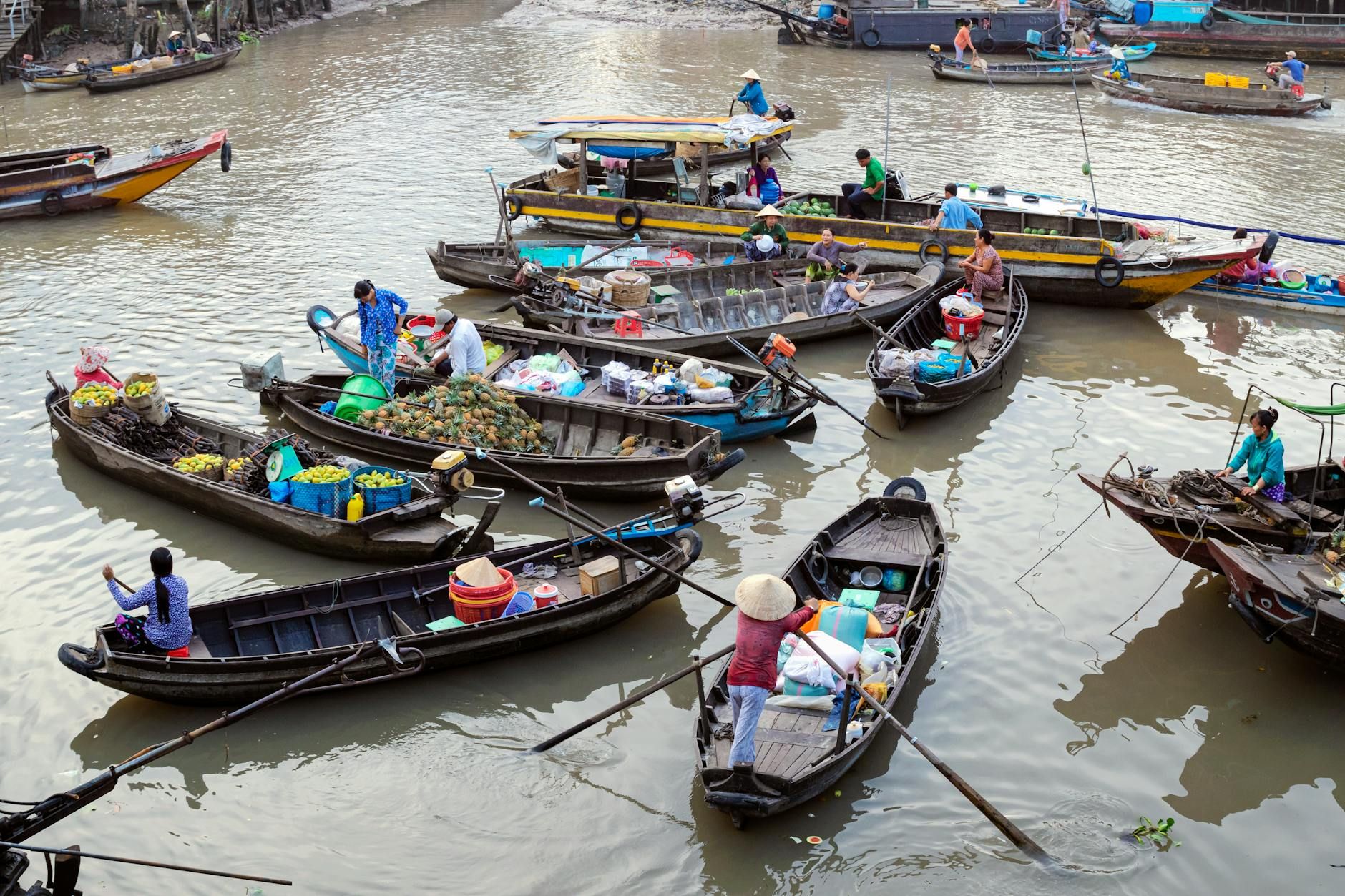 Vibrant scene of vendors at a floating market in Cần Thơ, Vietnam's Mekong Delta.