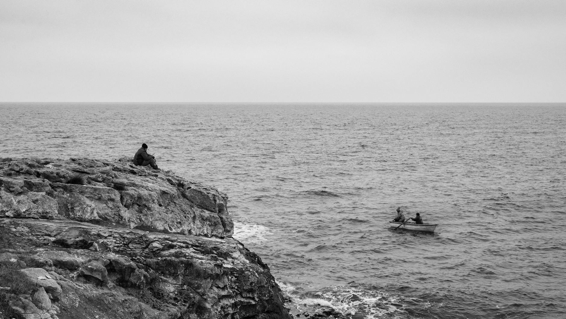 Ngồi trên tàu nhìn ra biển, tôi mới hiểu tại sao mọi người lại yêu thích du lịch