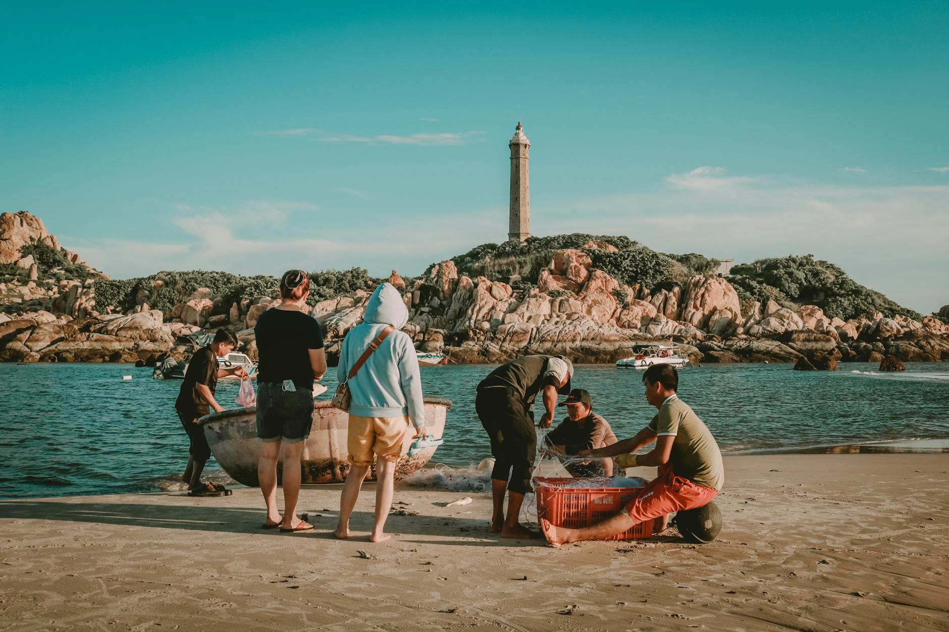 Sáng sớm trên đảo Cù Lao Chàm: Bình yên cùng nhịp sống ngư dân