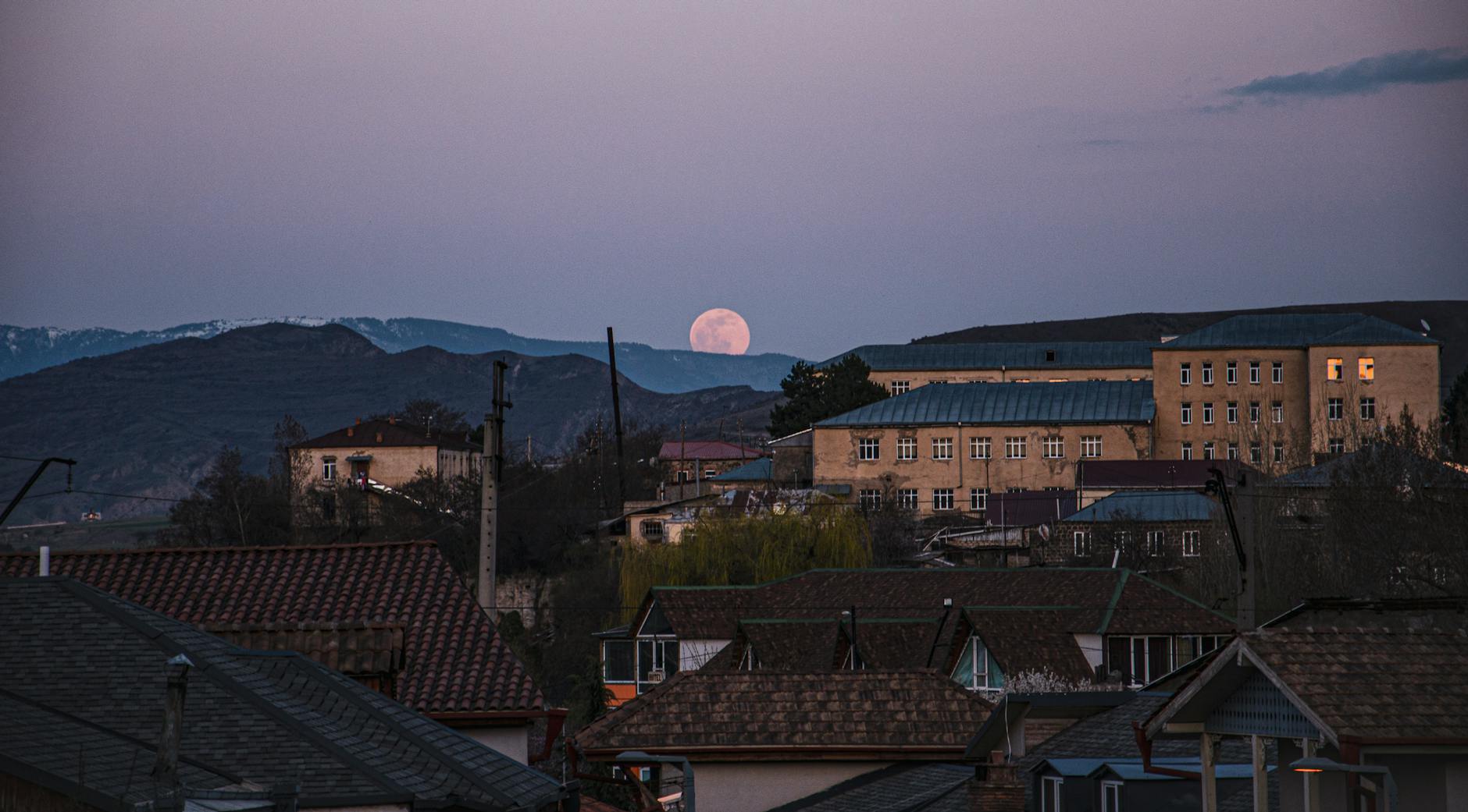 Một buổi tối yên bình ở thị trấn vùng cao Mù Cang Chải