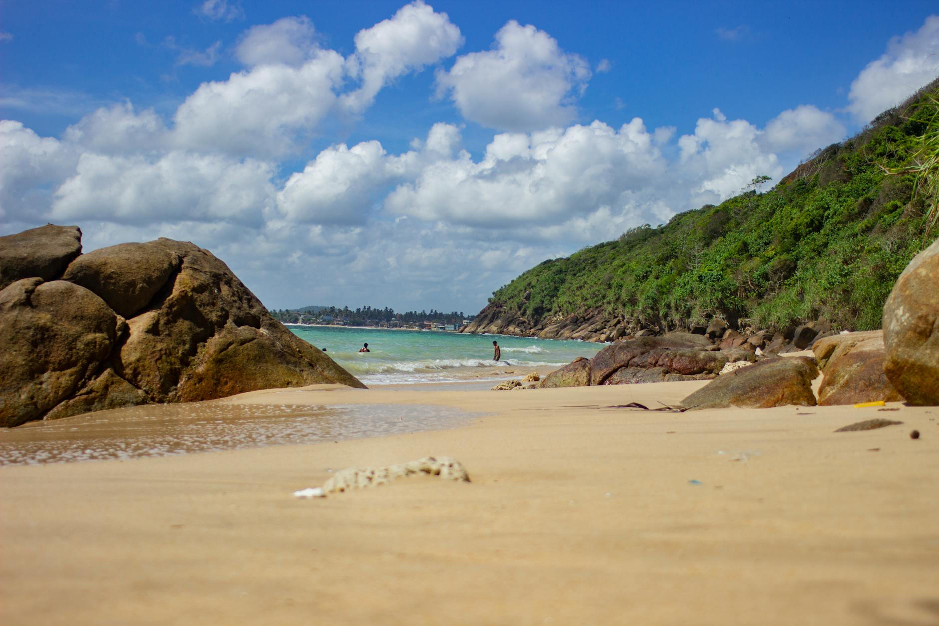 Discover the serene beauty of Unawatuna Beach in Sri Lanka, ideal for relaxation and exploration.