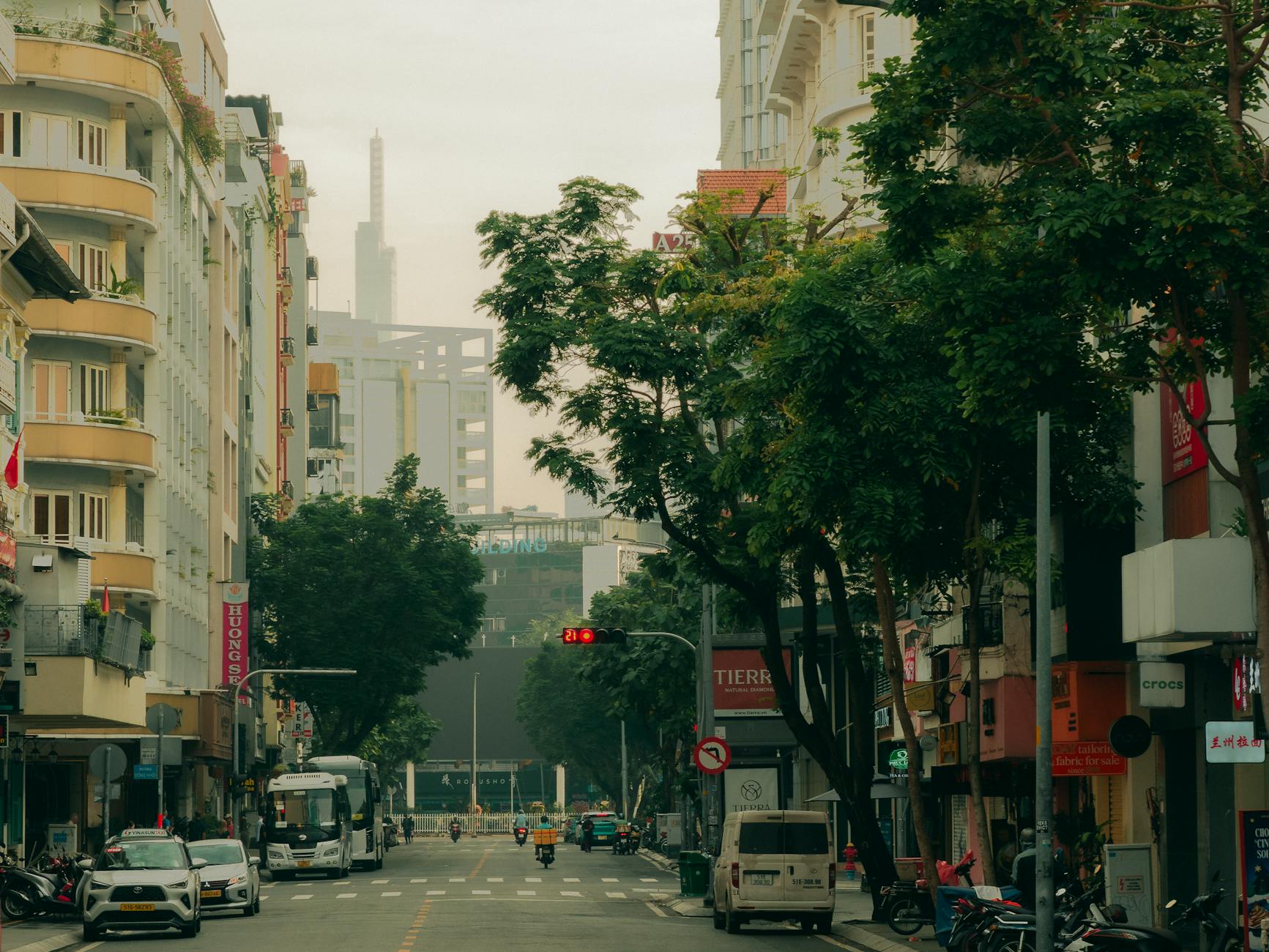 Hẻm Võ Văn Kiệt lúc sáng sớm: nơi Sài Gòn thực sự thức dậy