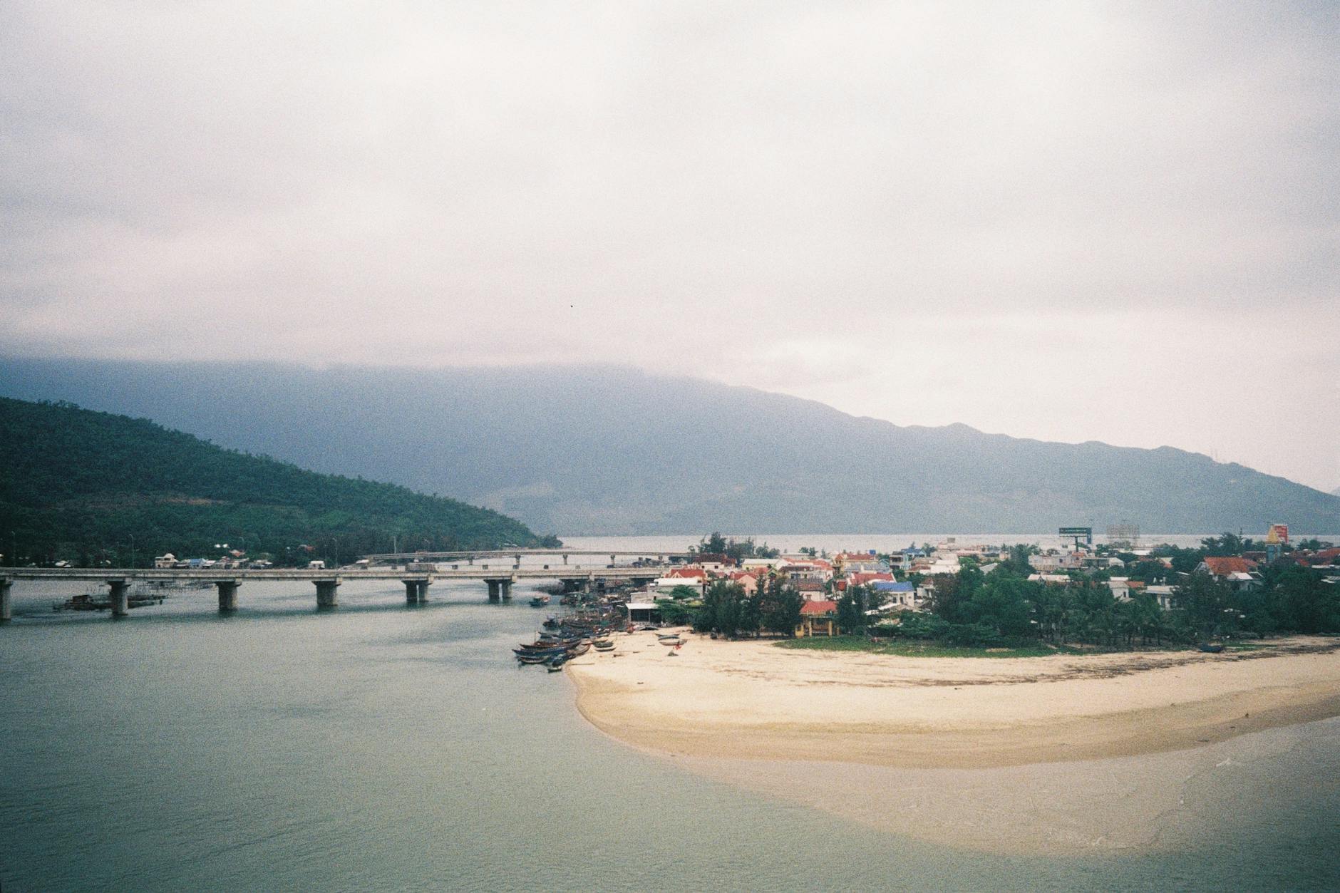 Lạc chân ở xóm nhỏ ven sông Hương, Huế