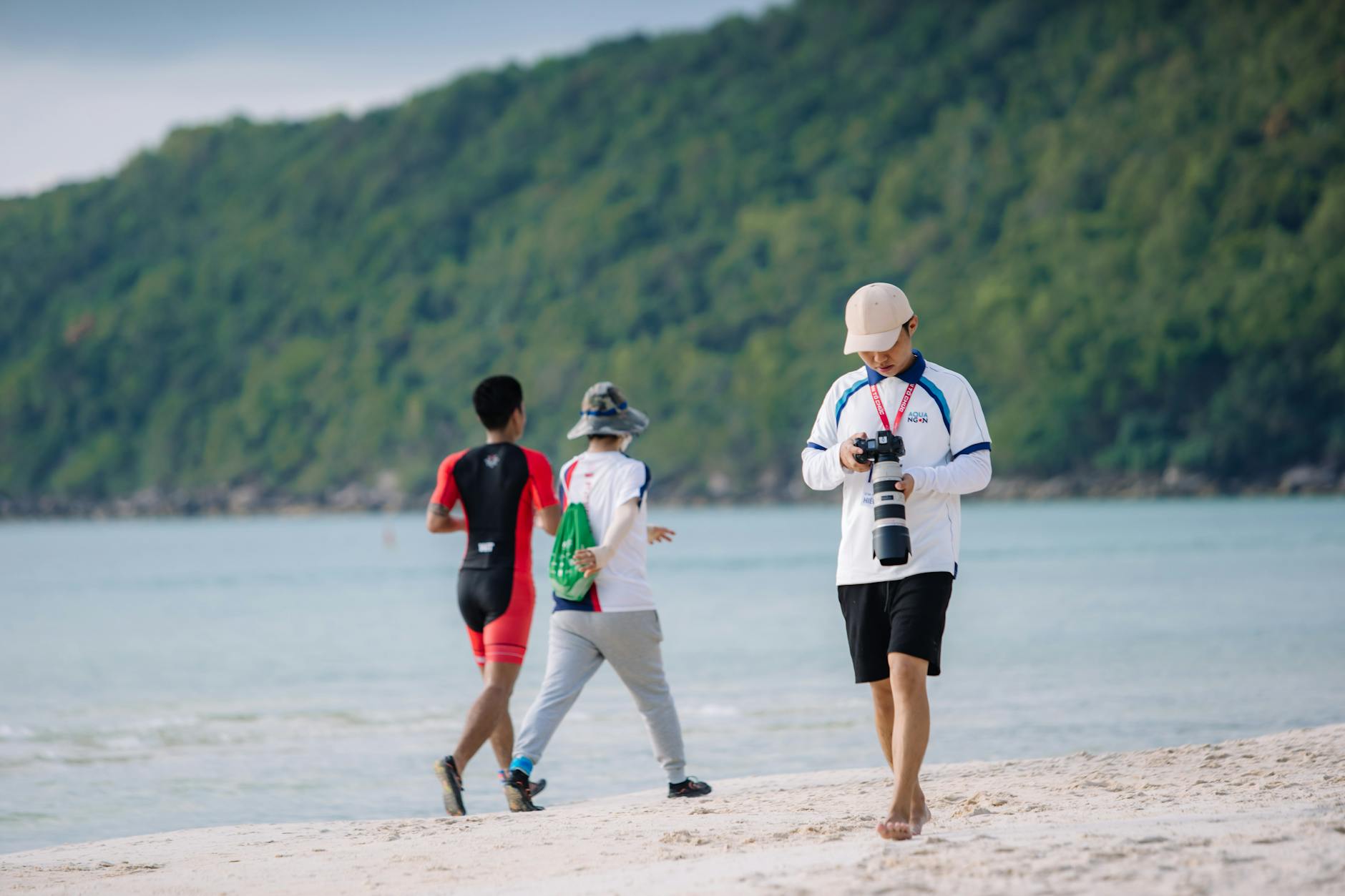 Photographer with camera on a tropical beach in Phú Quốc, Vietnam.