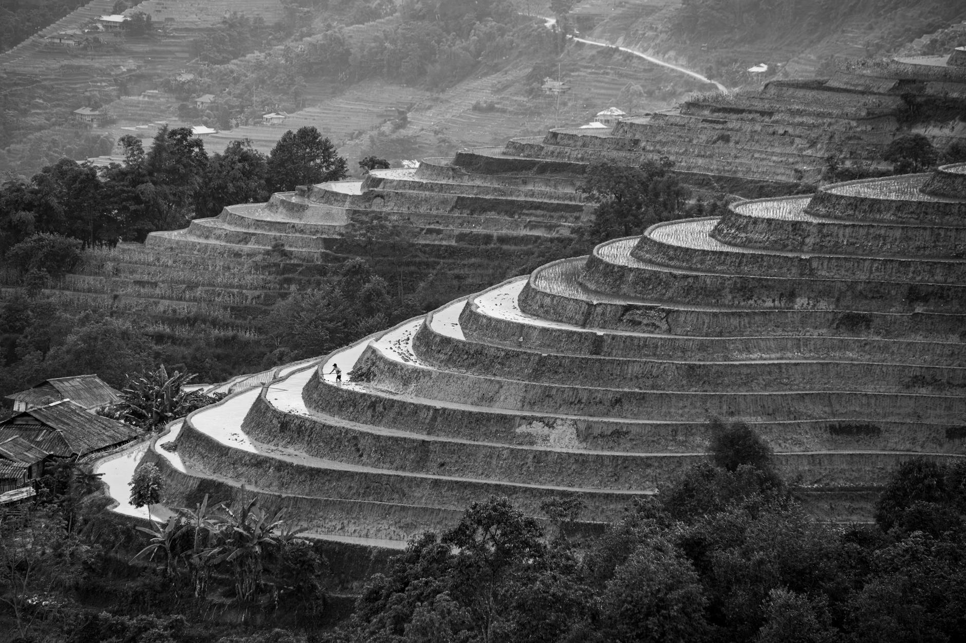 A breathtaking view of rice terraces in Hà Giang, Vietnam, showcasing natural beauty.