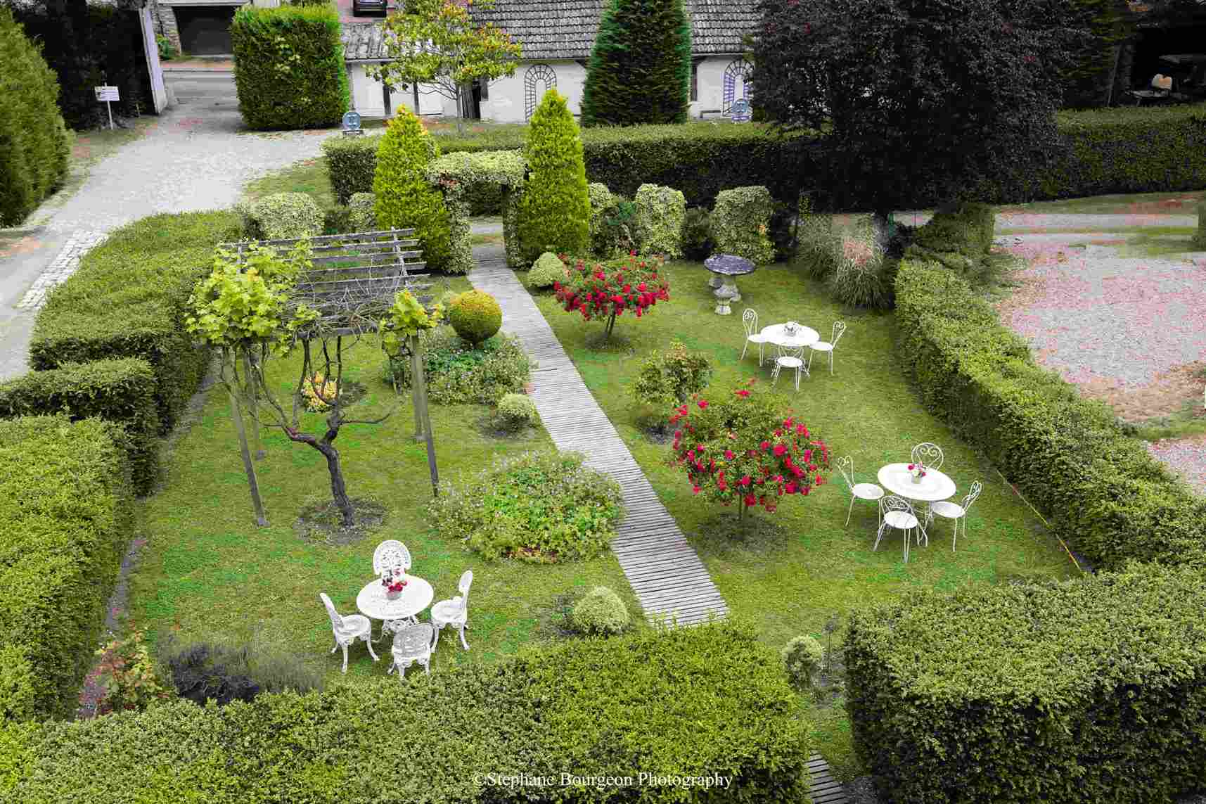 Château garden and fountain