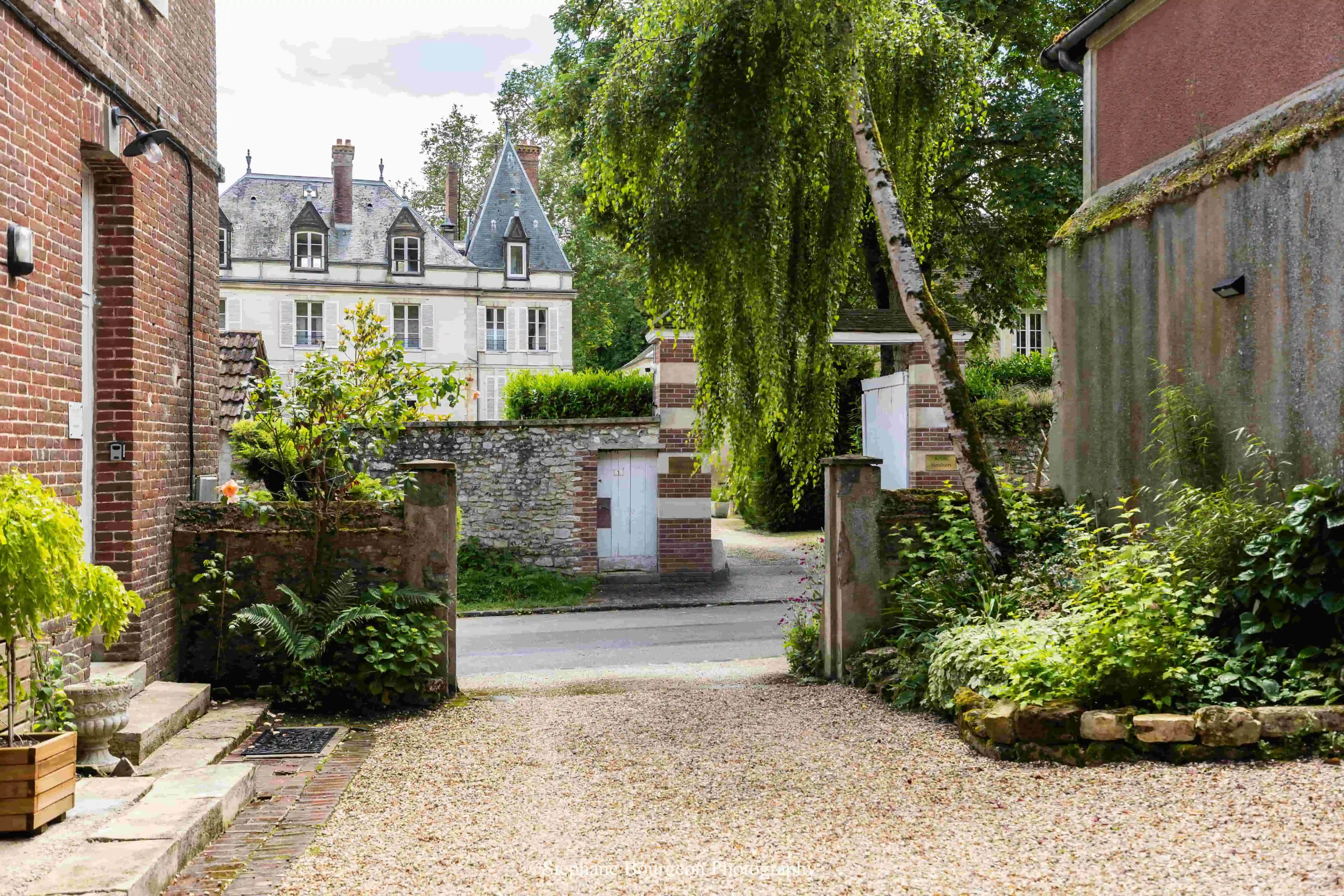 Château garden and fountain