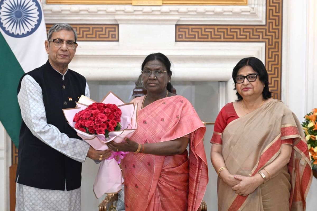 हरियाणा के राज्यपाल ने राष्ट्रपति द्रौपदी मुर्मू से की शिष्टाचार भेंट Haryana Governor meeting President Droupadi Murmu at Rashtrapati Bhavan in New Delhi